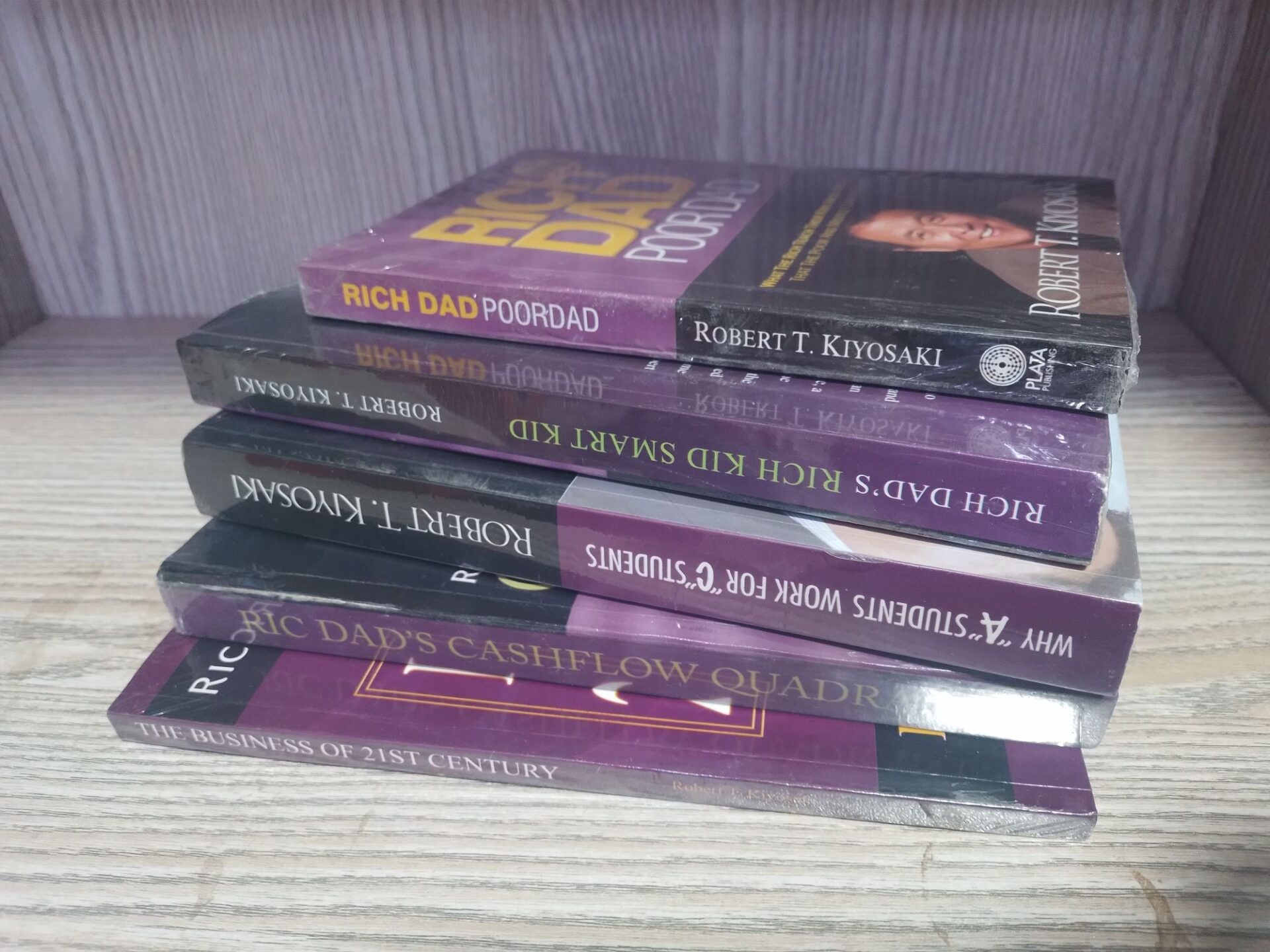 S384c6f5a6a734c70b14dd576bc57e41bl.jpg Business Books Deal 03 Robert T. Kiyosaki - Image 1