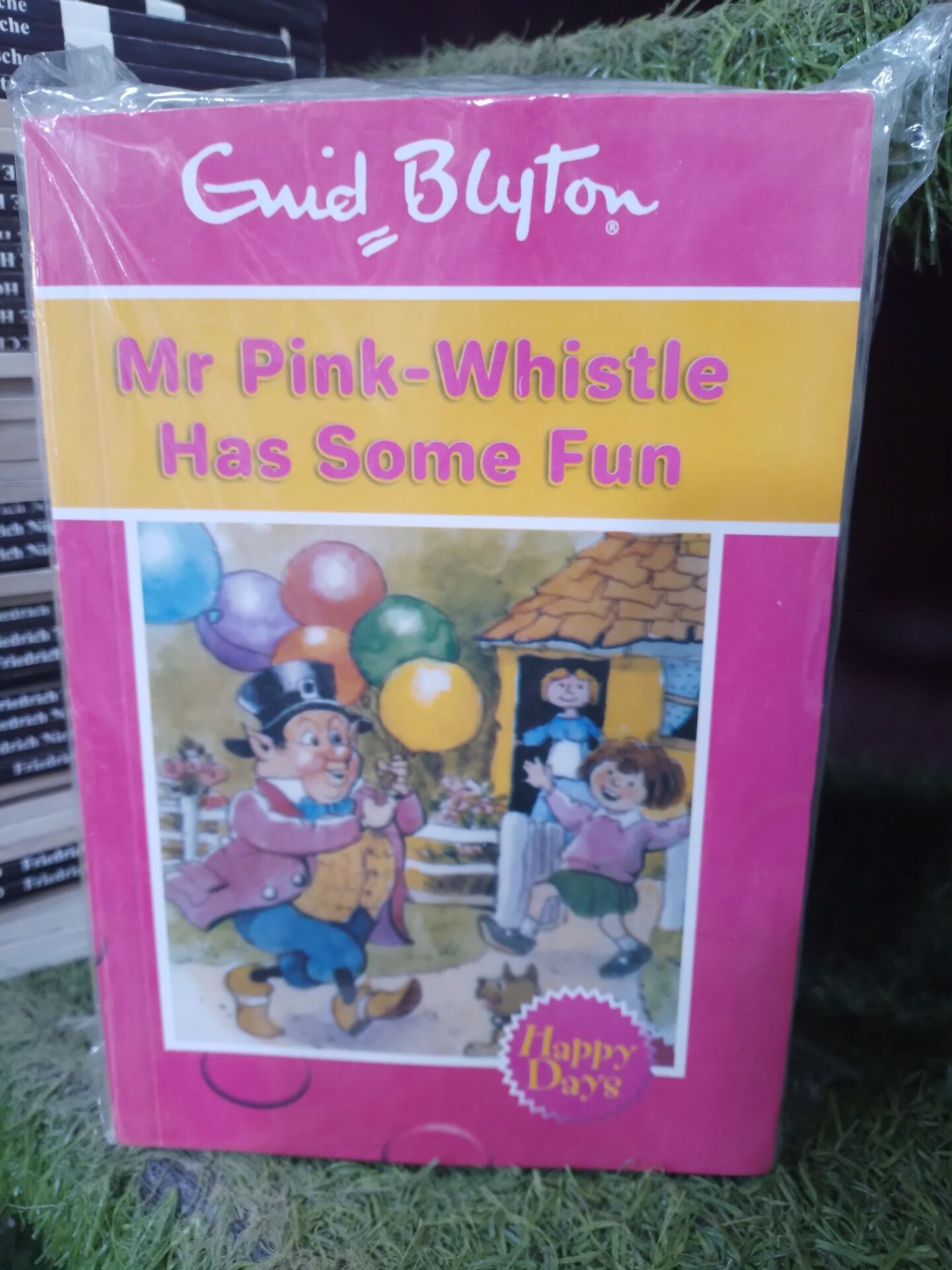 Se66483fc2a34441bb71189d1b45d9180U.jpg Happy Days Series 8 Books Set By Enid Blyton - Image 1